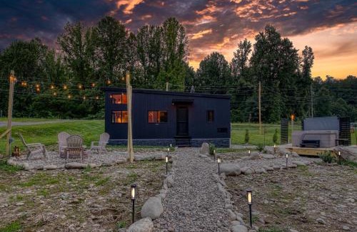 Cosby Ski Chalet | Smoky Nook Soak and Smores Getaway