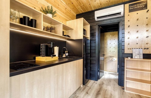 Cosby Cabin | Smoky Nook Soak & S’mores - Luxury Tiny Home w/AC, Mountain Views & Fire-pit