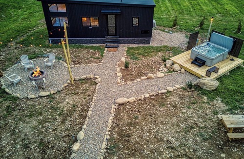 Cosby Cabin | Smoky Nook Soak & S’mores - Luxury Tiny Home w/AC, Mountain Views & Fire-pit