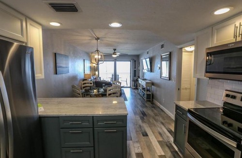 Mid Island Apartment | Smugglers Cove 1B6