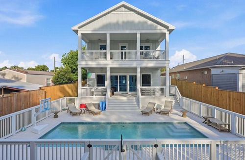 Laguna Beach House | So Far, So Bueno! Sleeps 22 | Pool, LSV, Beachwalk