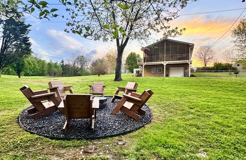 Boyds Creek House | So Much Fun Your Head Will Spin!