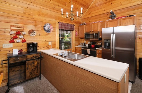 Sevierville Cabin | Soak in the Hot Tub & Sip Wine by the Fireplace - American Eagle