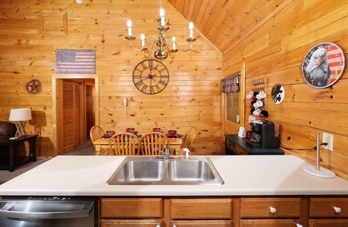 Sevierville Cabin | Soak in the Hot Tub & Sip Wine by the Fireplace - American Eagle
