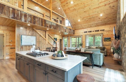 Gatlinburg Cabin | Soaring National Park Views/Pool