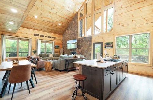 Gatlinburg Cabin | Soaring National Park Views/Pool
