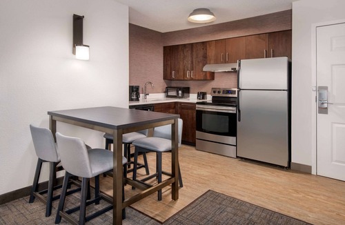 Town Center Hotel | Sonesta ES Suites Atlanta Kennesaw Town Center