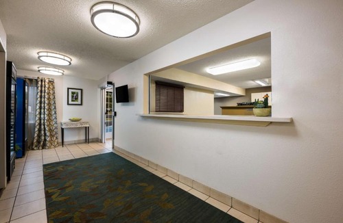 Huntsville Hotel | Sonesta Simply Suites Huntsville Research Park