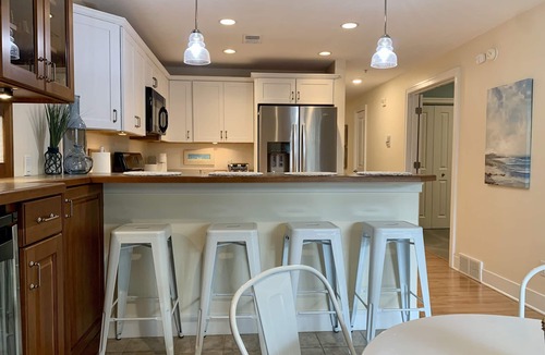 South Haven Condo | South Haven Condo w/pool by the Black River, restaurants, shops & beaches!