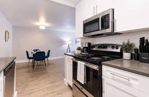 Beach Park Apartment | South Tampa Resort Retreat Pool & Gym