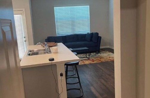 Riverdale House | Spacious 1 bedroom town house