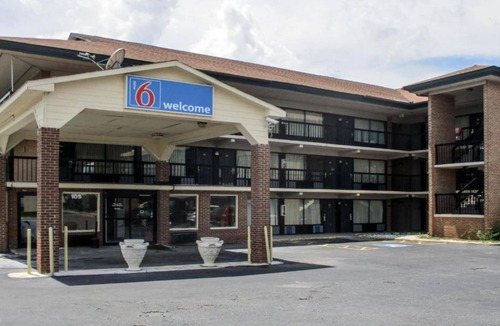 Macon Apartment | Spacious 2 Queen Beds | Smoking