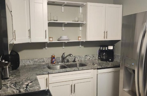 Church Street Apartment | Spacious 3-Bedroom House in Atl