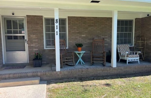 Valdosta House | Spacious 3BR House Sleeps 8 Near SGMC, VSU & Moody AFB Parking