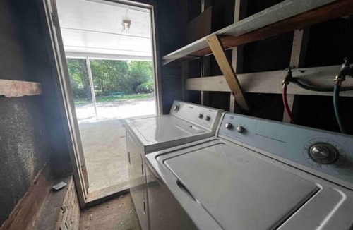 Valdosta House | Spacious 3BR House Sleeps 8 Near SGMC, VSU & Moody AFB Parking