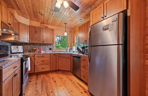Waynesville Cabin | Spacious 4 BD 4 BA Cabin w/2 Bonus Areas 2 Kitchens Game Room, Hot Tub