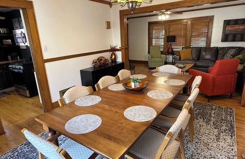 Des Moines House | Spacious 4-bedroom house central to Des Moines near Drake Univ. Fenced yard