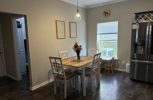 Charlotte House | Spacious 4-bedroom house near to everything in Charlotte