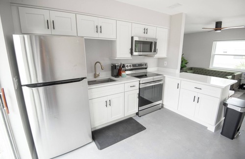 Pine Castle House | Spacious 4-bedroom house in charming Orlando with AC, WiFi