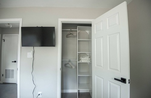 Pine Castle House | Spacious 4-bedroom house in charming Orlando with AC, WiFi