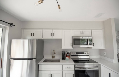 Pine Castle House | Spacious 4-bedroom house in charming Orlando with AC, WiFi