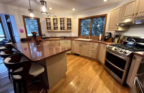 Poultney House | Spacious 4-bedroom lake/ski house in Poultney, VT.