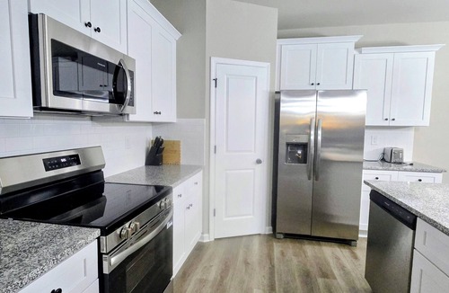 Davis Lake - Eastfield House | Spacious 4-bedroom townhome in Charlotte ;Close to shopping and fun places.