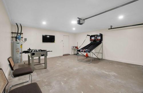 Gunter Afs House | Spacious 4BR Family Home with Game Room