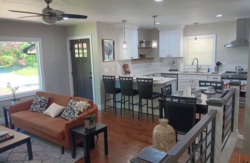 East Point House | Spacious 5-bedrm house in enchanting East Point with WiFi, AC. 4 mins to airport