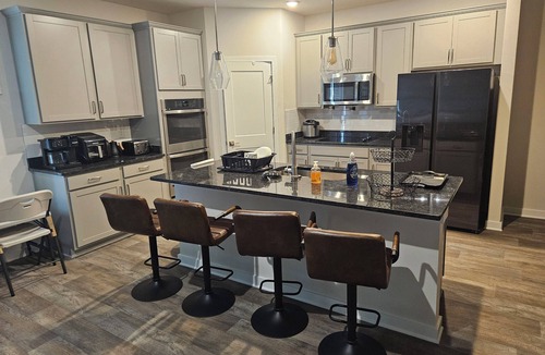 Fairburn House | Spacious 5-bedroom Family and Friends Stay