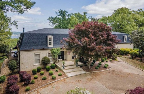 Guntersville House | Spacious 5BR estate with Jacuzzi, pool, patio, and full kitchen.