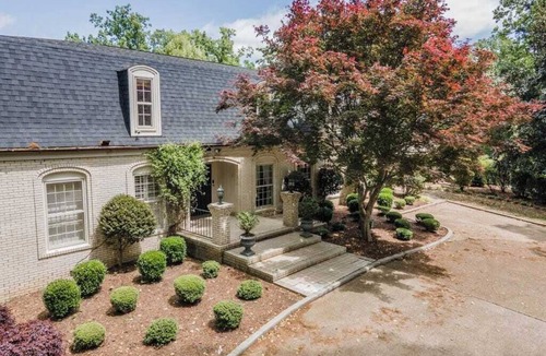 Guntersville House | Spacious 5BR estate with Jacuzzi, pool, patio, and full kitchen.