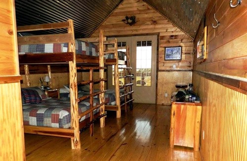 Quinlan Cabin | Spacious Accommodation for a Family-Friendly Getaway in Hunt County, Texas
