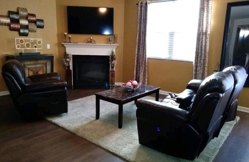 Union City House | Spacious Atlanta Beauty minutes from the airport.