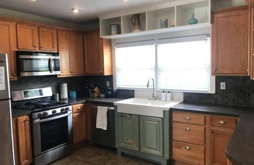East Point House | Spacious & Charming 3 bed 2 bath Near MARTA & Airport