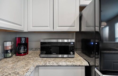 Como House | Spacious & Comfortable 3 Bedroom Home with Garage