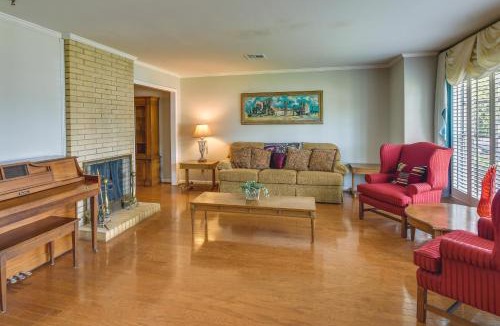 Montgomery House | Spacious Downtown Montgomery Home w/Yard, Patio!