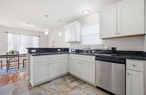 Newport News House | Spacious Family Oasis, 5 Bedrooms, Huge Yard & Garage