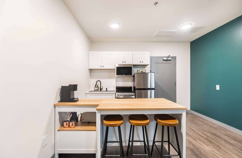 Macon Apartment | Spacious Family Suite Near Cherry St - Sleeps 6!