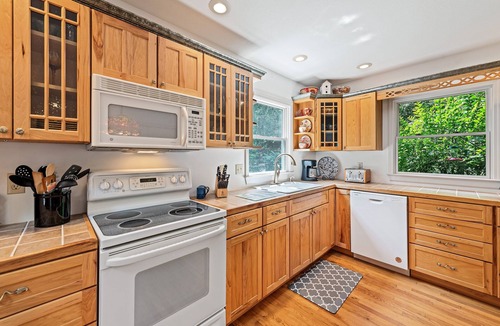 Mountain Springs House | Spacious four-bedroom home with Breathtaking views and Hot tub