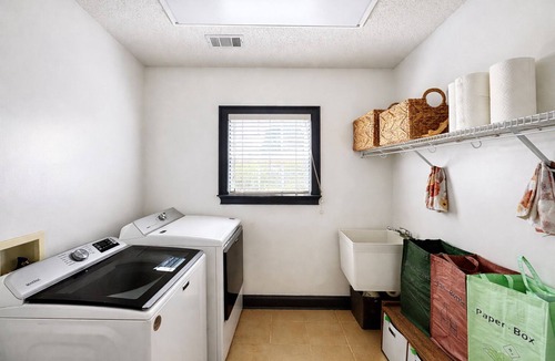 Warner Robins House | Spacious house with 4-bedroom 3 Bath 7 beds . Pool + fitness room + Game Room