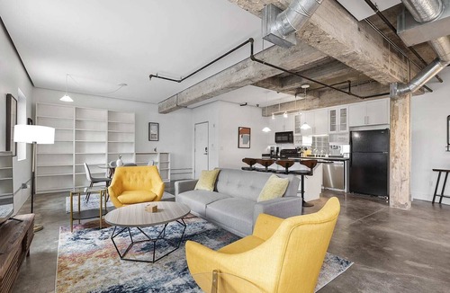Downtown Austin Apartment | Spacious Loft on 5th St