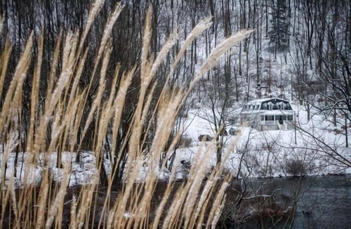 Confluence House | Spacious Riverside home - Hot Tub, Fire Pit & GAP