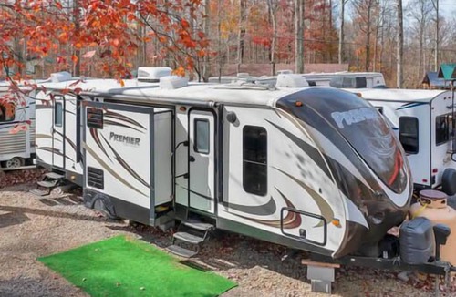 Gatlinburg House | Spacious RV in Gatlinburg near Dollywood