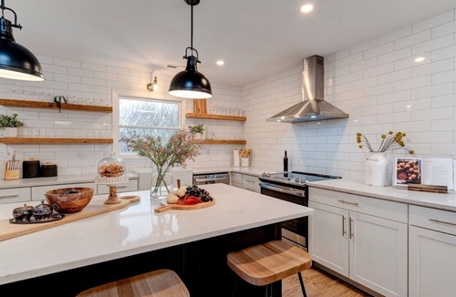 Alexander House | Spacious secluded home15 minutes from Downtown Ashville! Best of both worlds