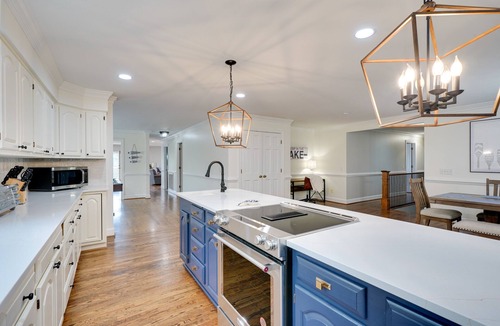 Leasburg House | Spacious Waterfront Hyco Lake Retreat w/Dock!