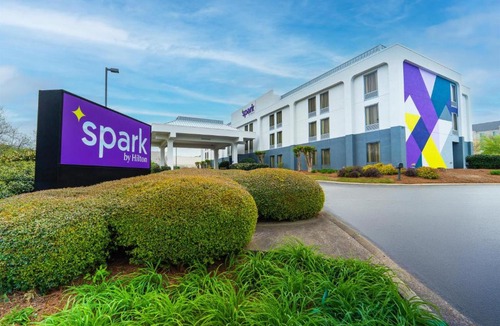 Town Center Hotel | Spark by Hilton Atlanta Kennesaw Town Center