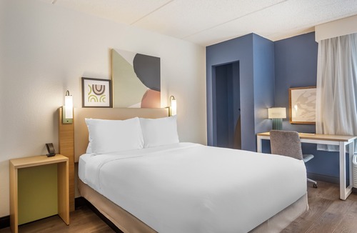 College Park Hotel | Spark by Hilton Atlanta Airport South College Park