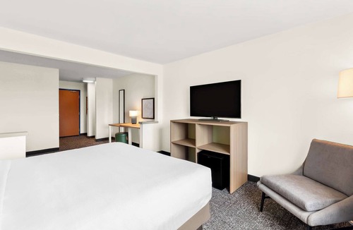 Springfield Hotel | Spark by Hilton Springfield Southwest