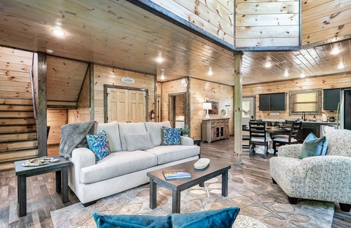 Sevierville Cabin | Spring Break Cabin Indoor Pool Minutes to Dollywood
